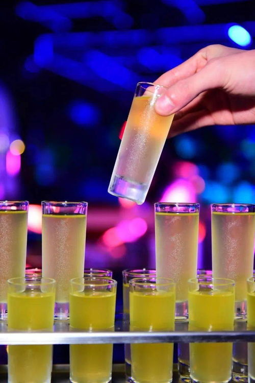 在辰色，捕捉實(shí)現(xiàn)快樂的一萬(wàn)種可能 微醺時(shí)刻的無(wú)限探索